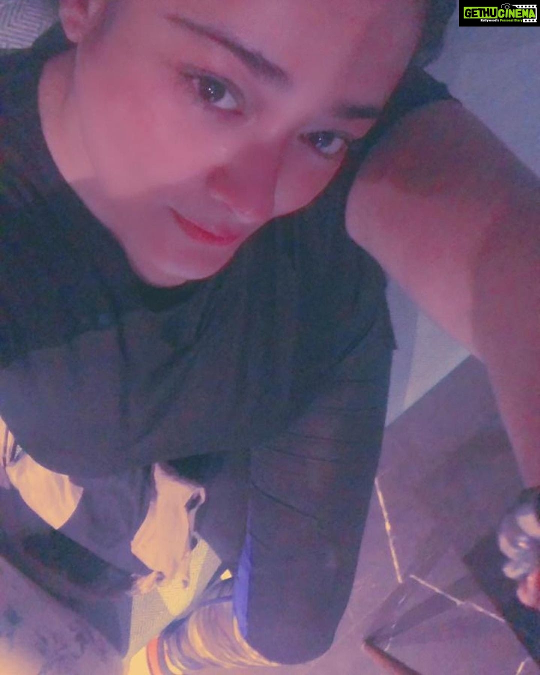 Kiran Rathod Instagram - Miss my gym 🙁🙁.. where I would go .. click few pictures n come back 🤣🤣🤣🤣🙈🙈