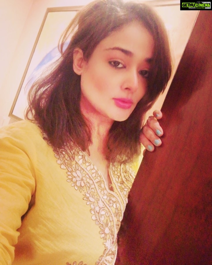 Kiran Rathod Instagram - #nachdenesaare💃#weddingsong#
