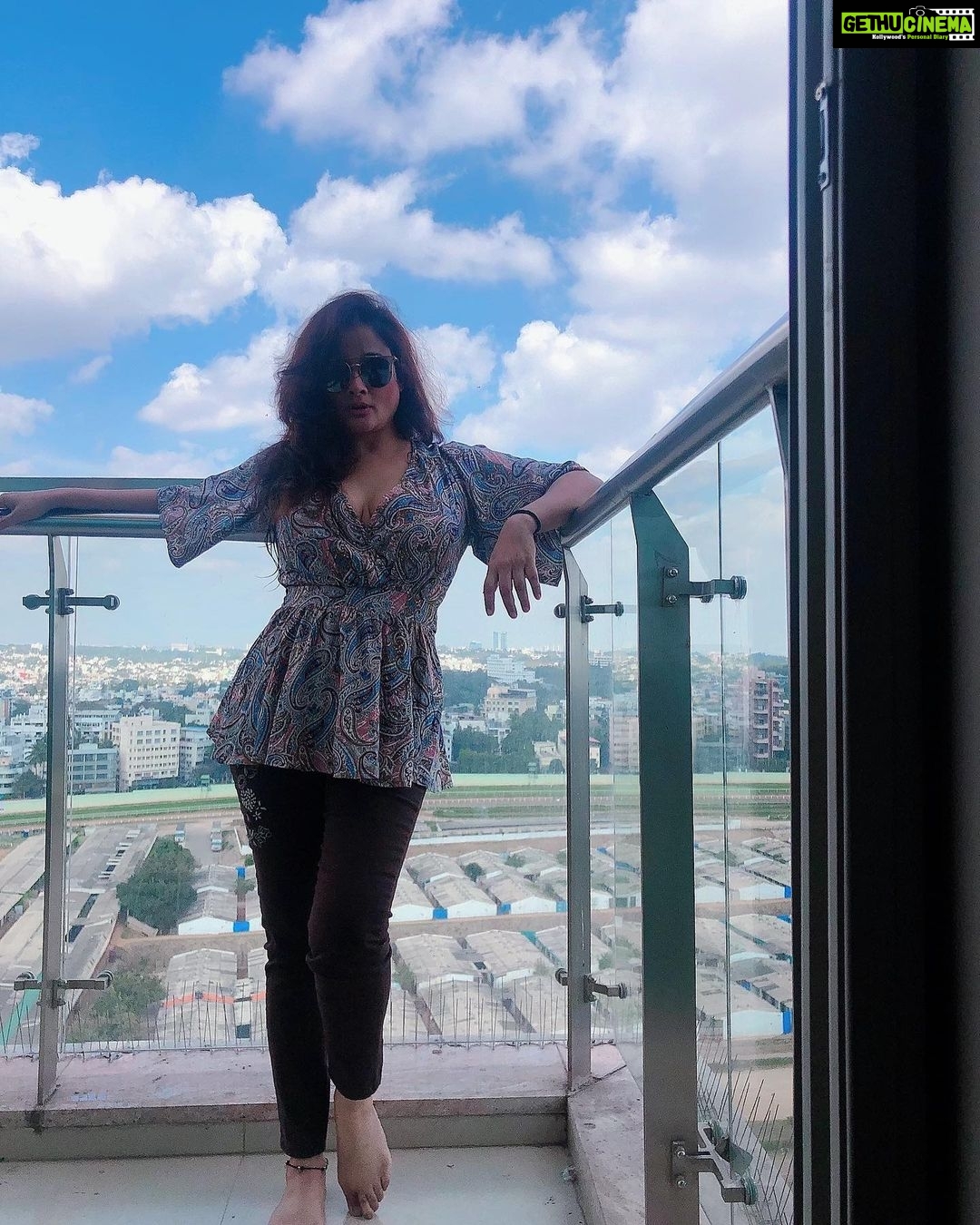 Kiran Rathod Instagram - Let blue sky meet the blue Me #bluesky#sunday#happymood#instamood#instasky#love#instahappy#bestoftheday#happy#love#banglore# Bangalore, India