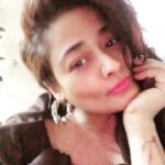 Kiran Rathod Instagram - Sit n pose.. all set for 2020 🙌🏻#laungdalashkara#smile#behappy#loveyourself#loveall#2020vision#keira2020