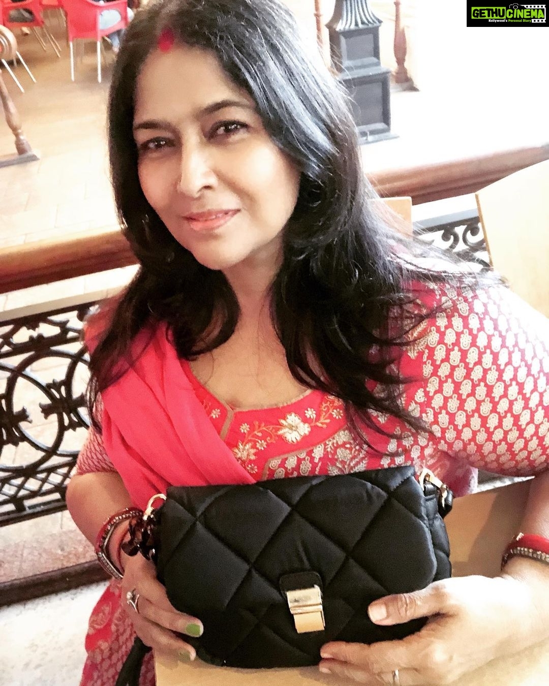 Kiran Rathod Instagram - Happiest birthday mommy darling ... my lifeline my best friend my everything ❤️❤️❤️ I wish u all the happiness which u have prayed for me but not for yourself 💓💓 thank you for standing by me like a rock 🤗🤗 may god keep showering love peace n happiness always like this forever on us 💓❤️❤️❤️❤️🤗 N keep looking beautiful in n out always 😘😘 Jaipur, Rajasthan