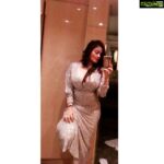 Kiran Rathod Instagram - #filmfaresouth#awardnight#galanight#glitter#sparkling#💓 Hilton Chennai