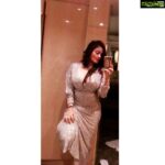 Kiran Rathod Instagram – #filmfaresouth#awardnight#galanight#glitter#sparkling#💓 Hilton Chennai