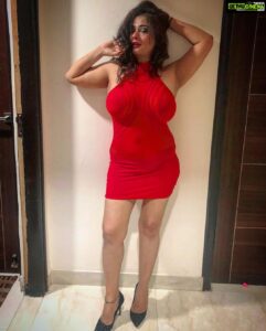 Kiran Rathod Instagram - Welcome 2020 #happynewyear#2020#celebrations#love#peace#happiness#lovetoall#💓💓💓