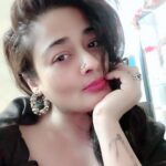 Kiran Rathod Instagram - Sit n pose.. all set for 2020 🙌🏻#laungdalashkara#smile#behappy#loveyourself#loveall#2020vision#keira2020