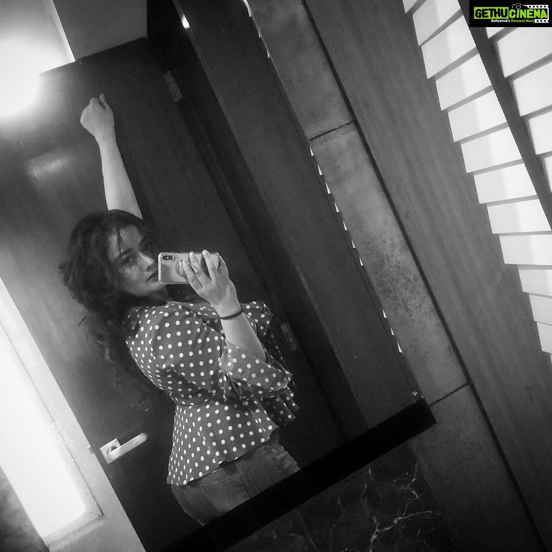 Kiran Rathod Instagram - She sees in black n white ... thinks in grey ... but loves in colour ❤️#jmstormquotes#black#white#thursdaythoughts#photooftheday#insta#instagram#happy#happiness#love#live#life#peace Jaipur, Rajasthan