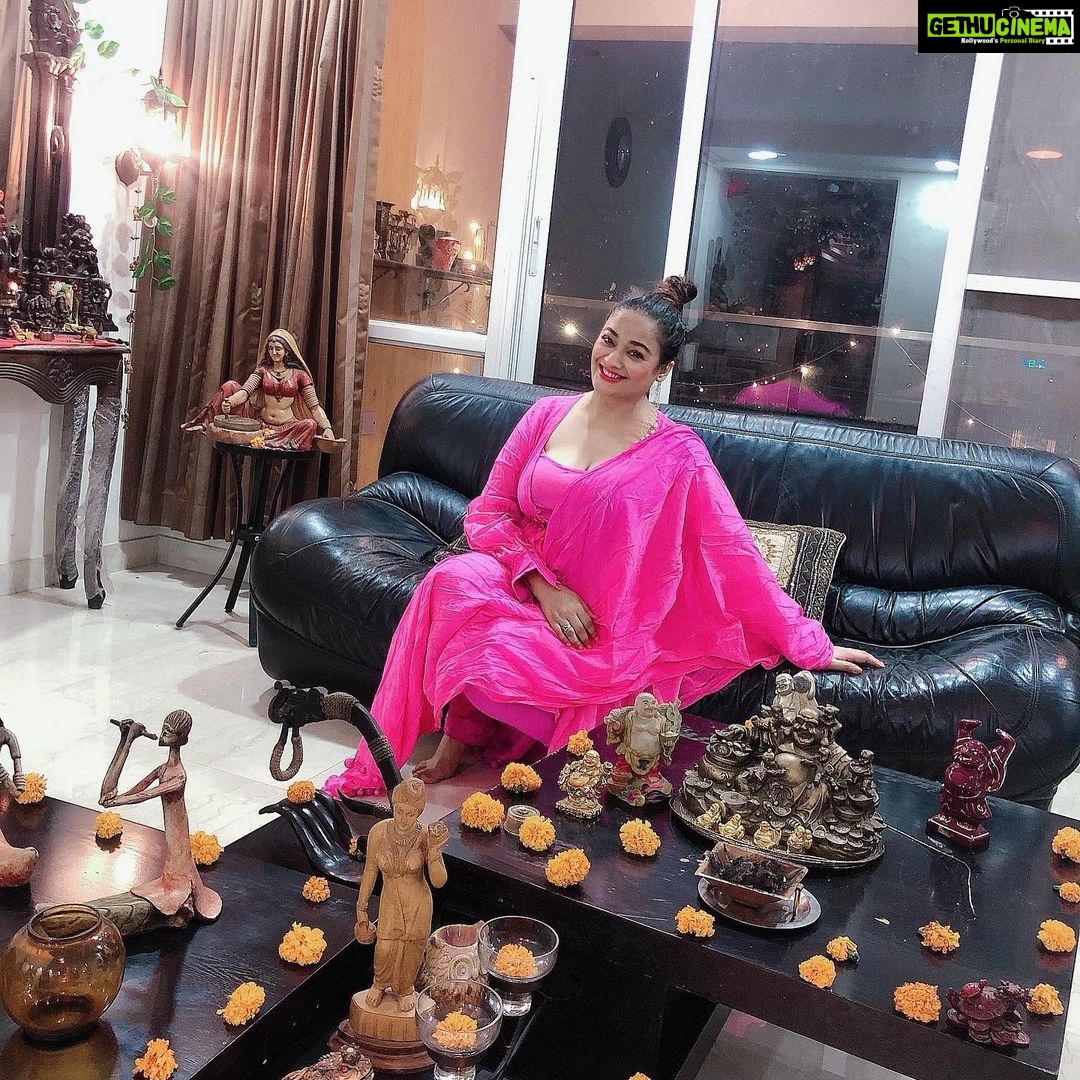 Kiran Rathod Instagram - Happy Diwali to all my friends here n to their family ❤️💥 #love#peace#happiness#prosperity to ALL 💝💥💥 #diwali#festival#instamood#instagram#beautiful#patakhakudi