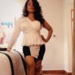 Kiran Rathod Instagram - Calling me cute is nice🤗🤗 ..Calling me hot is great 😜😜.. But calling me yours is all I Want ❤️#fridayfeeling#instastyle#instagood#instamood#happy#loveyourself