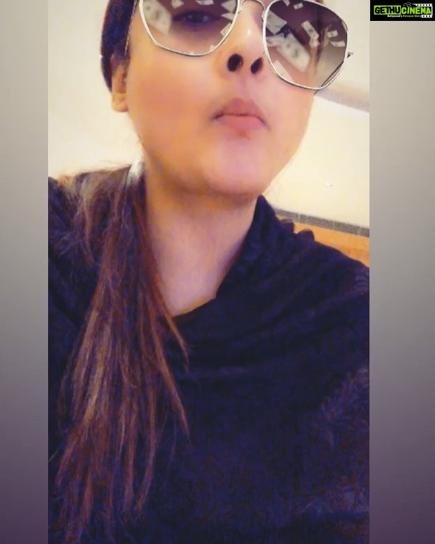 Kiran Rathod Instagram - How to get Over Monday blues ๐๐start grooving#monday#groove#mondayblues#startgrooving#dance#love#masti#movies#magic#magicalmondays#love#goodvibes