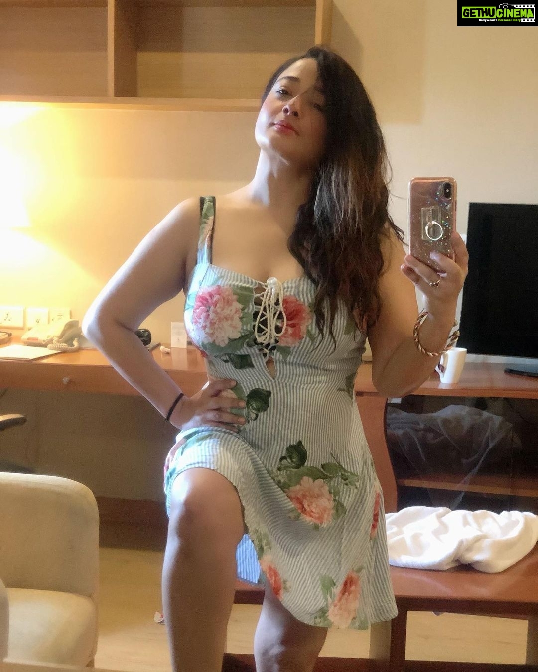 Kiran Rathod Instagram - Couldnt hold the expressions π
#happy#mood#instalove#insta#instamood#instafashion#beautiful#beauty#beautyful#happylife#happiness#love#loveyourself#photooftheday#positivevibes#goodvibes#travel#likeforfollow#like#likeforlikes#kikiπππ