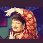 Laila Mehdin Instagram - The amazing Saroj Khan. A women with strength and determination. The very first choreographer I ever worked with in my life. My very first film Dushman Duniya Ka directed by Mehmood Uncle. This was the first song I have ever done in my life (link in bio) The industry has lost a wonderful soul. May you Rest in Peace dear Saroj ji. I hope you have a musical journey 🙏🙏 love to you and thank you for so many beautiful memories. 💙💙💙💙💙