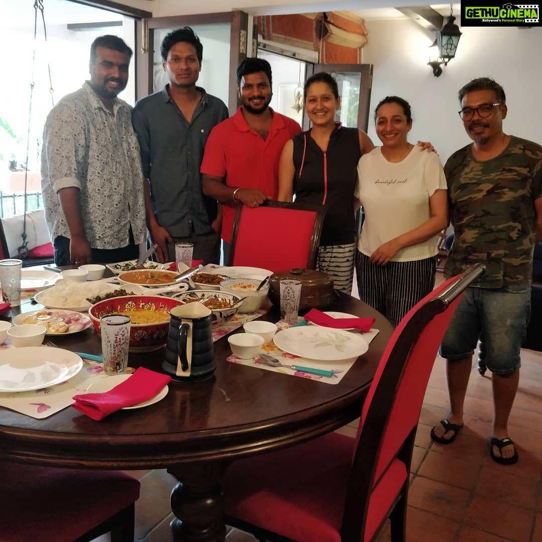 Laila Mehdin Instagram - Such a superb day in Bangalore with the team of #Alice Thank you Zuby and Subba for the great lunch and lovely day! @dirty_hands_studio #alicethemovie #alicetamilfilm #tamilcinema #tamilactress