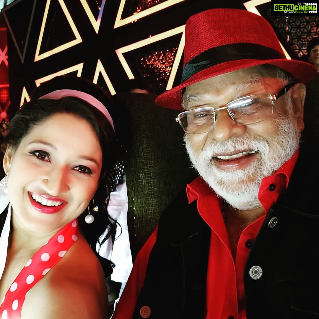 Laila Mehdin Instagram - With the legendary and most respected Sundaram Master. Such an honour to have worked with him and with both his sons #prabhudevamaster #rajumaster #tamilactress #zeetamil #zeetamiltv #realityshow #dancejodidancejuniors