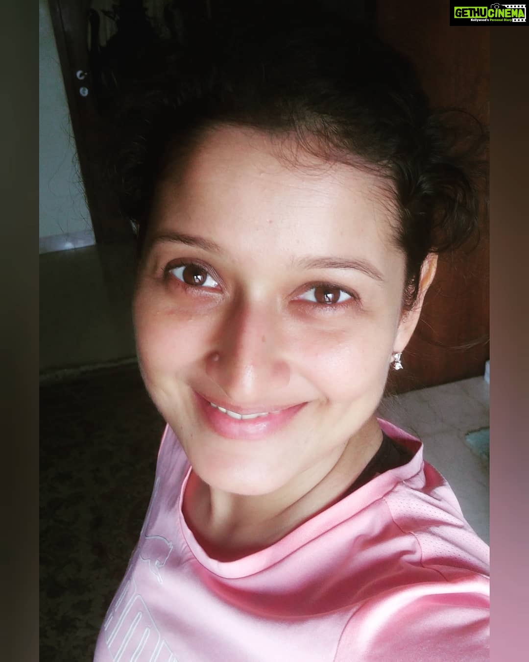 Laila Mehdin Instagram - For all of you asking if this is my real account. Here's a photo, no make up, just back from the gym #tamilactress #laila #nofilter Hope you guys are having a good day. #everydayisagoodday Tell me what has made you smile today. πβ₯οΈ
