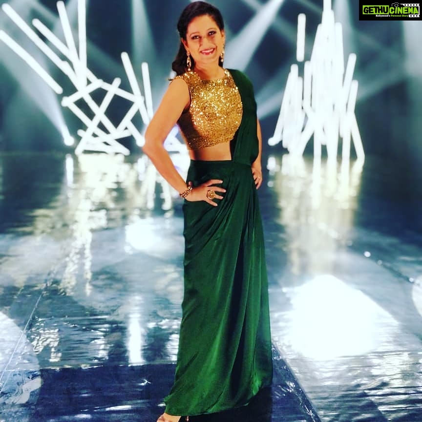 Laila Mehdin Instagram - Hey, all you guys out there.... Something is coming up with me in it.... Can anyone take a guess about what it is? The promos will be out on Diwali, so you have four days to guess. The one with the correct guess wins a shout out from me! #tamilactress #tamilcinema #shooting #kollycinema #kollywood #chennai Chennai, India