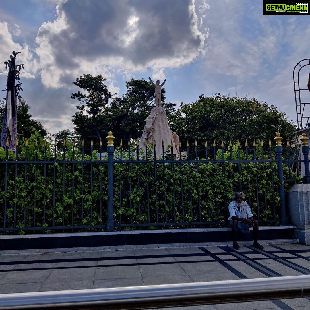 Laila Mehdin Instagram - Do you know your city Chennai? Test your knowledge. . . I really liked these two statues in Chennai. They are beautiful! Tell me where they are located! And if you know more details like who the artist is, please tell me! #chennai #tamilnadu #statue #artwork Chennai, India
