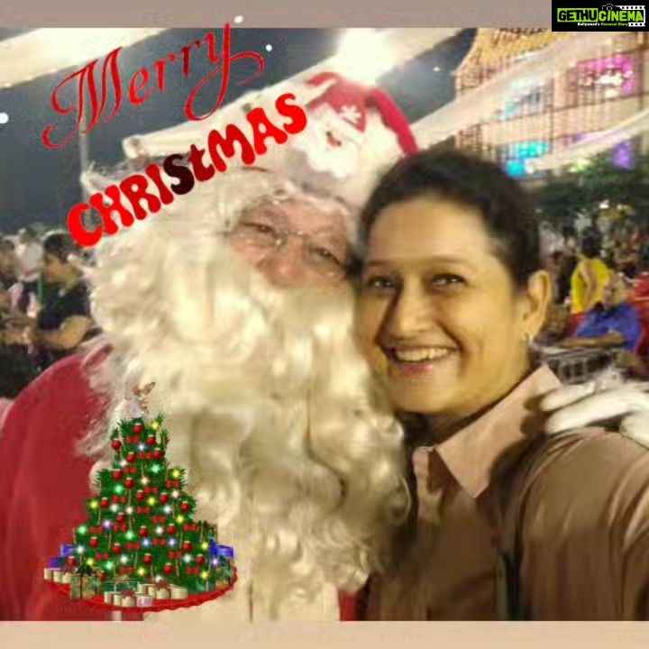 Laila Mehdin Instagram - Have you made your wish list out to Santa? Remember he's watching you! I hope you have all been good! #christmas 🌲🌹🎄🎀 #familytime #peace #joy #joytotheworld