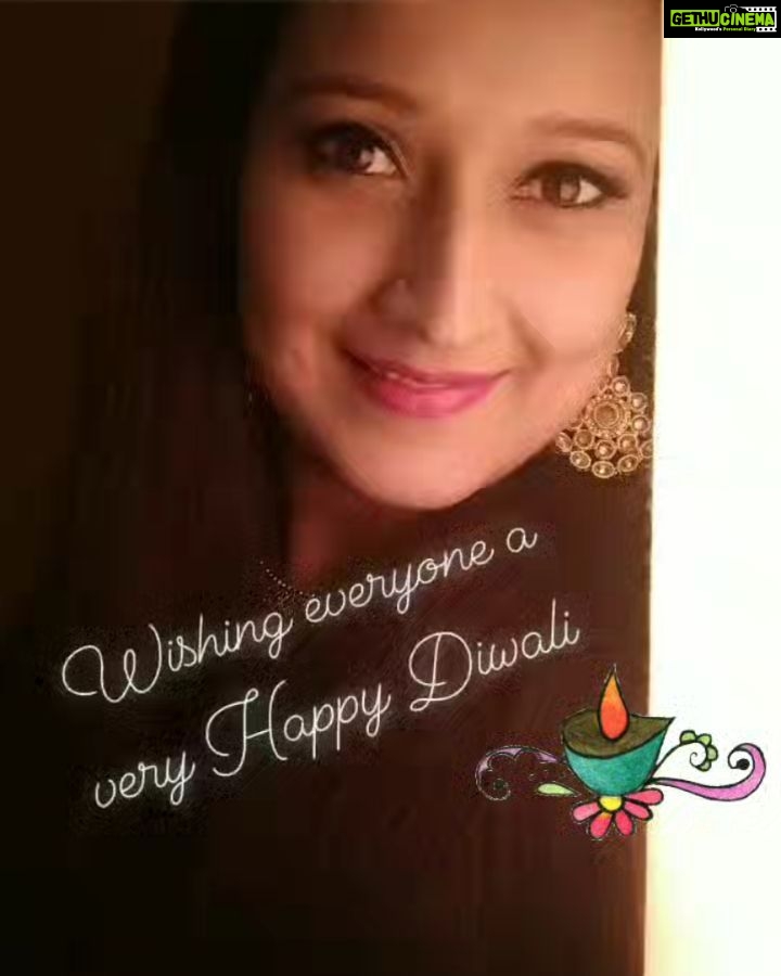 Laila Mehdin Instagram - Happy Diwali everyone. May peace and light enter your homes and hearts. ✨✨Do something good for someone else and spread peace and happiness this Diwali. ✨✨