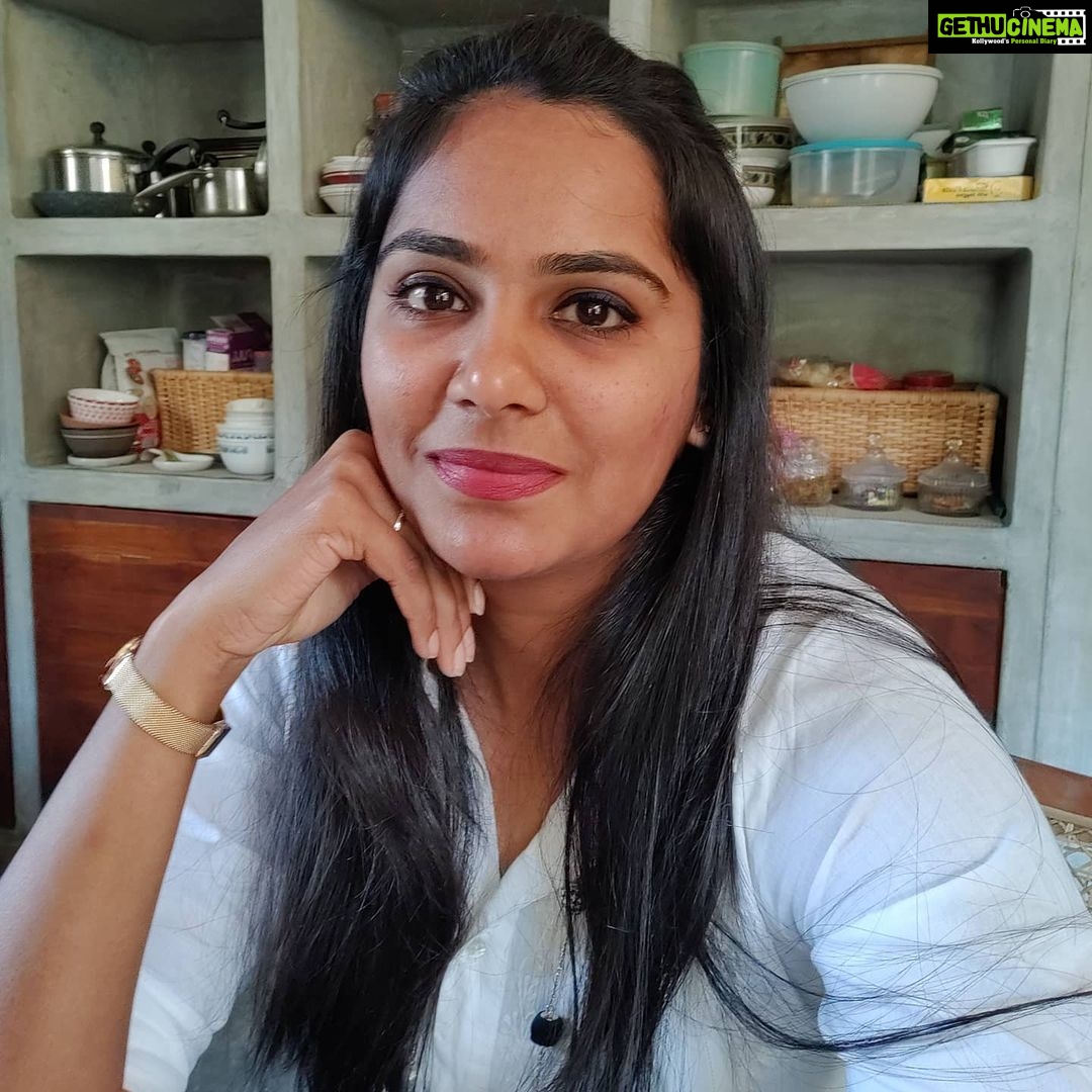 Lakshmi Priyaa Chandramouli Instagram - How are you all holding up? Hope everyone is comfortable and managing the new normal decently well. Hang in there guys. This too shall pass. Sending you all lots of love and positivity! ❤️ #ThisTooShallPass #HangInThere #BeWell #WeAreInThisTogether #Love #positivity #StayHome #StaySafe