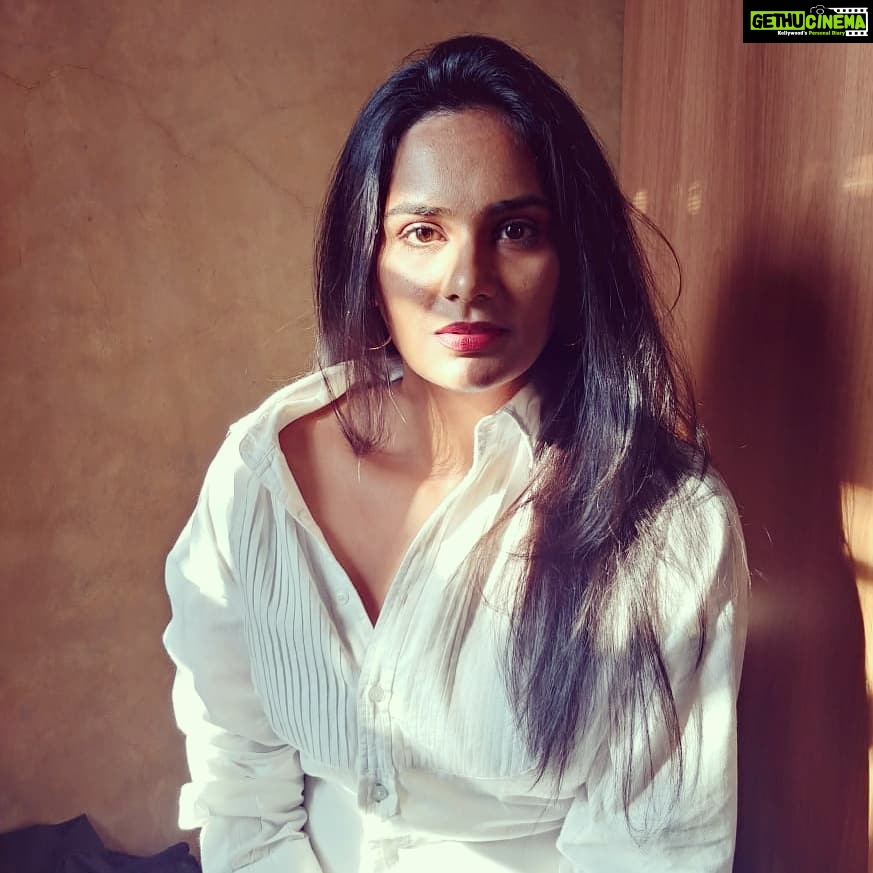 Lakshmi Priyaa Chandramouli Instagram - Reminder to self and others: So many of us have a roof over our head, enough food to eat, the comfort of a loved one next to us. Yet, we find this period of lockdown uncomfortable, upsetting and can't wait for it to get over. There are so many more out there who don't have one or all of the comforts that we have. It would be nice to step in and help them in whatever way possible. If someone is anxious, listen. If we know a daily wage labourer, pay them a week's/month's cost of living. If we see a stray animal, feed it. If our maids, workers, neighborhood small shops, vegetable/fruit vendors on the street or anyone at all ask for a little extra cash, DO NOT think too much. Now is the time to step up and make a difference. Let's be there for each other. Also, be grateful for everything we have that's helping us sail through this. #LifeInTheTimeOfLockdown #GoCoronaGo #HelpOthers #ExtendYourLimits #ALittleHelpGoesALongWay #InTheTimeOfNeed #BeThereForEachOther #WeAreInThisTogether #Recover #HealAndHelpHeal #ThisTooShallPass #BeGrateful