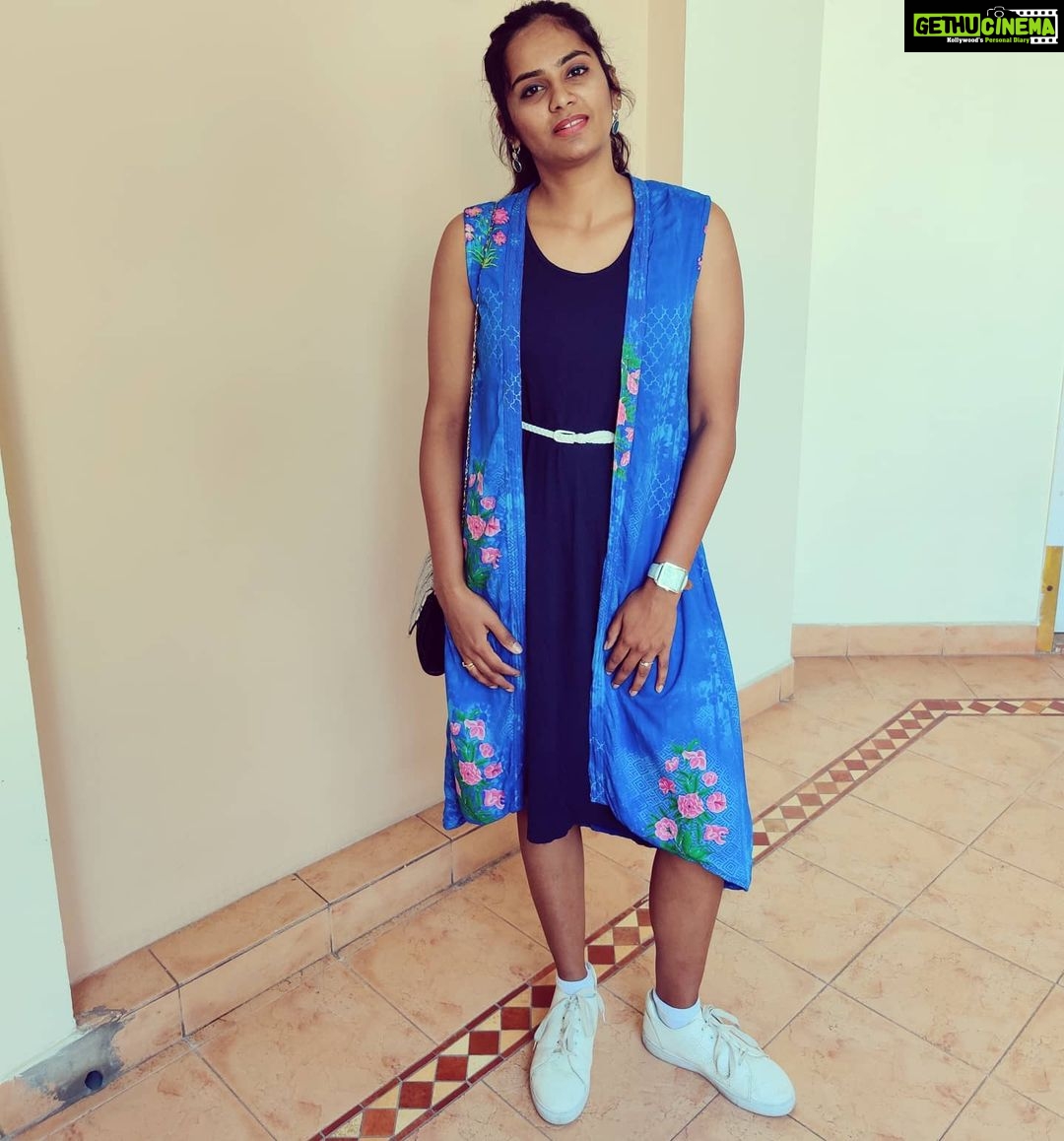 Lakshmi Priyaa Chandramouli Instagram - A throwback picture from a time when I stepped out of the house and met real people! Feels like so long ago. The things we take for granted!!!! Stay home people. Stay safe. This too shall pass and we shall get back to our normal lives, but till then, appreciate what you have and be grateful for everything that is giving you a little bit of comfort in these times! #StayHome #StaySafe #GoCoronaGo #ThisTooShallPass #Throwback