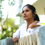 Lakshmi Priyaa Chandramouli Instagram - Ponder. Shot by @pausemomentphotography #photoshoot #actorslife #PauseMomentPhotography #Lookingahead Bangalore, India