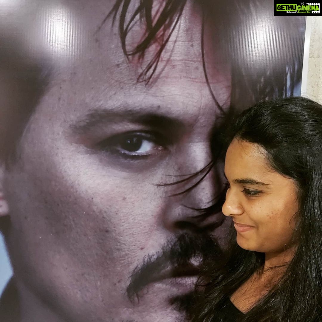 Lakshmi Priyaa Chandramouli Instagram - Why because na...I mean.. Johnny Depp.. I mean... 'Ramba sir.. paniyaram saapduthu sir' type feeling happened off 🙈
