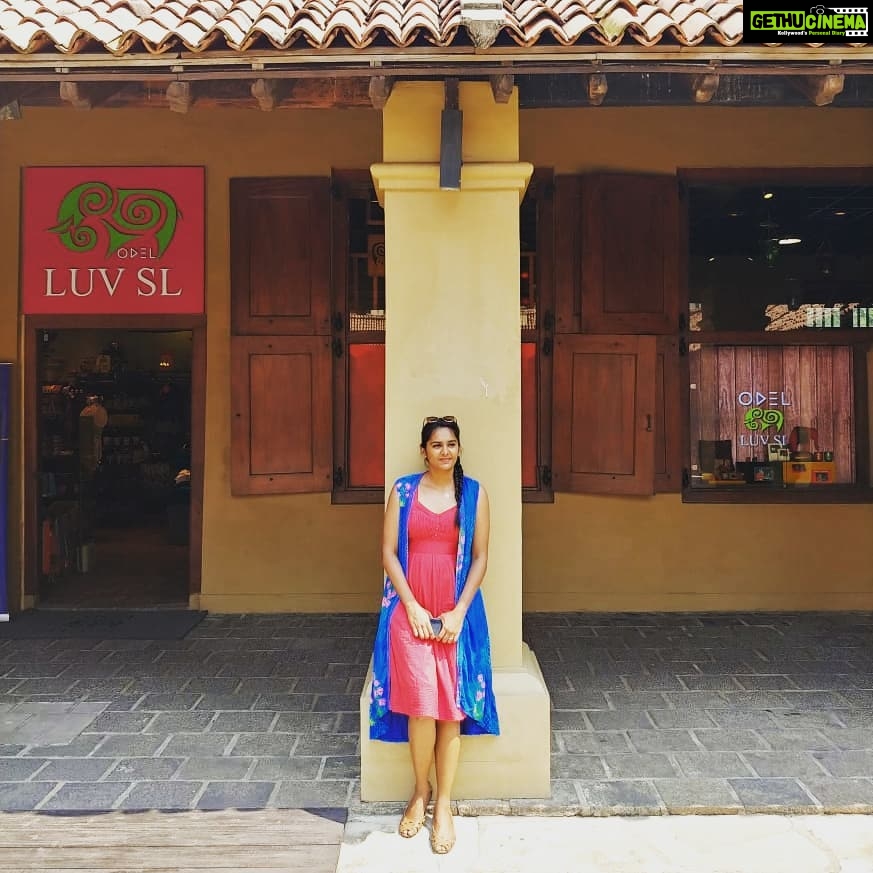 Lakshmi Priyaa Chandramouli Instagram - Was a good trip. Can you say? #Throwback #Srilanka #AnotherYearAnotherTrip #DutchHospital #Colombo #FamilyTrip #TravelWithRoo #ThroughHisEyes #Colours #SustainableFashion #Travel Dutch Hospital Colombo
