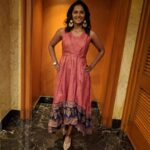 Lakshmi Priyaa Chandramouli Instagram - Throwback to MAMI times and Bathroom photography! #throwbackTuesday #jiomamiwithstar2018 #globaldesi #stylingbyme #makeupbyme #closingceremony #redcarpet #bathroomphotography #actorslife #SivaranjaniyumInnumSilaPengalum #mumbai JW Marriot Juhu Mumai