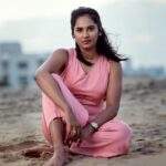 Lakshmi Priyaa Chandramouli Instagram - We all love new beginnings. Don't we? Even if it's as small as the start of a new week? Happy Monday y'all.. just tried to make Monday morning blues sound fancy :P PC: @vjustclick #mondaymotivation #photoshoot #actorslife #kollywood #dressup #captionfail #beach #poser #workweek #october