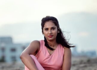 Lakshmi Priyaa Chandramouli Instagram - We all love new beginnings. Don't we? Even if it's as small as the start of a new week? Happy Monday y'all.. just tried to make Monday morning blues sound fancy :P PC: @vjustclick #mondaymotivation #photoshoot #actorslife #kollywood #dressup #captionfail #beach #poser #workweek #october