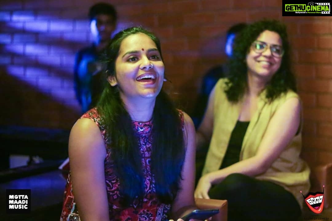 Lakshmi Priyaa Chandramouli Instagram - When you absolutely enjoy yourself you do things with so much confidence. Like me singing in these pictures, loudly, despite my absolute inability to hold a simple tune or maintain pitch. It's the magic of Gumbaloda Govinda! There is also @pavithra_ramaswamy in the pictures quietly being very happy about her choice of sitting behind me and not being able to hear my amazing rendition of songs. Thank you for the fun few hours yesterday @mottamaadimusic and @soco_chennai! And thank you @auhsojv for these very in the moment pictures! Mass nee! #mottamaadimusic #SoCo #Evam #GumbalodaGovinda #FunPanrom #JollyPanrom #PaattuPadarom #ComedyPlayList #Nomakeup #Nofilter SOCO - South of Comedy