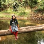 Lakshmi Priyaa Chandramouli Instagram - Spending some time with nature and connecting with the universe is always good for the soul :) #weekendgetaway #manalarwaterfalls #paddyfields #forestdrives #mountains #temples #killerfood #borderkadaiparotta #beautifulsunsets #incredibleskies #allintwodays #tamilnadu #incredibleindia #travelbuddies #happypeople Tenkasi