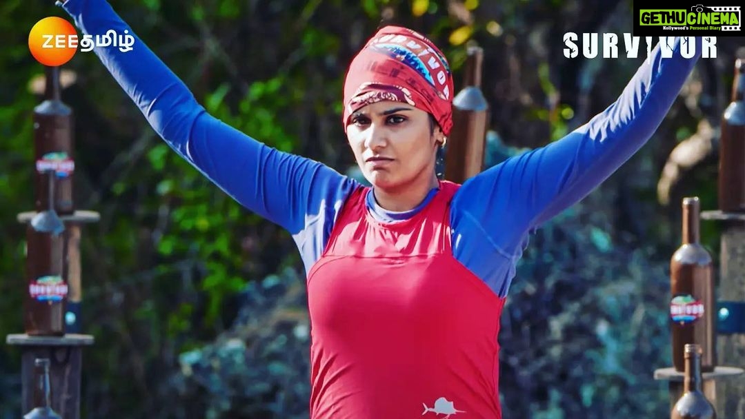 Lakshmi Priyaa Chandramouli Instagram - I love pushing my tribe to perform above and beyond. One of the aspects of leadership is to motivate, encourage and stand by your tribe. . . . Fingers crossed for my tribe's next survivor moment. . . . #zeetamizh #Survivor #survivortamil @zee5tamil @zeetamizh . . Posted by #TeamLP