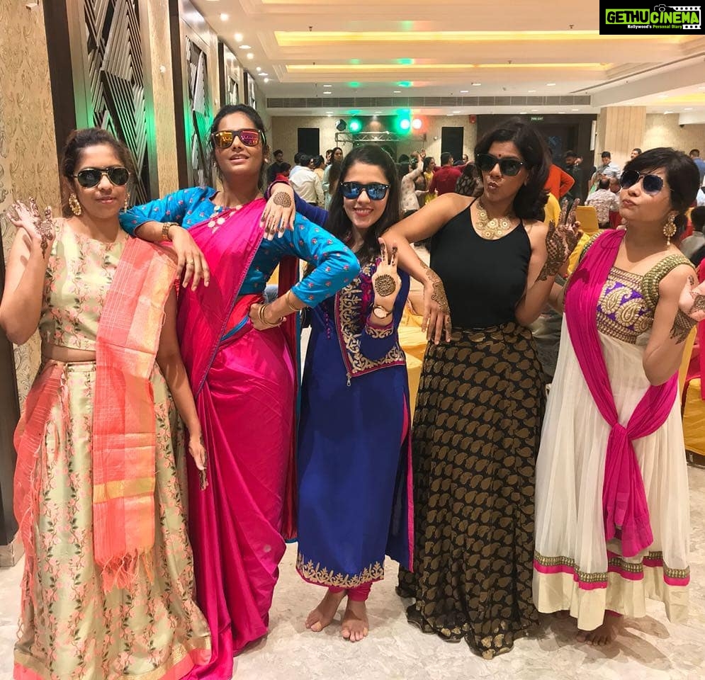 Lakshmi Priyaa Chandramouli Instagram - Banno thera swagger laage sexy!! #whenindelhispeakinhindi #weddingdressuponpoint #swag #kannadimunnadienna #pressuresofapunjabishadi #punjabiwedding #paintingtheweddingallcolours #travelbuddies #toomuchfood #toomuchfun #catchup #dance #LAKSHAYRICHAKISHADHI Delhi, India