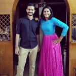 Lakshmi Priyaa Chandramouli Instagram - When you have horribly sulukkified (sprained) your back but your brother wants you to pose with him for a picture 😂😂😂 #sprainedback #smartpose #idduppusulukkuisonlyattractiveinthemovies #whereismyherowiththenallennai #cannotableto #painful #hahaha #bro