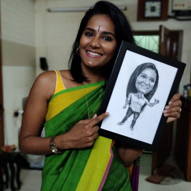 Lakshmi Priyaa Chandramouli Instagram - Thank you so much for this super thoughtful gift Accenture Chennai, love it :) #mewithcaricatureme #thoughtfulgifts #lovethempersonalisedgifts #chiefguestoftheevent #tokenofappreciation #womensdaycelebrations