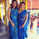 Lakshmi Priyaa Chandramouli Instagram - Sunday morning blues!! #accidentaltwinning #RameshNavaKalyanam #bluengobluengo #birdsofthesamefeather #matchingmatching Arupadai Veedu Murugan Temple, Besant Nagar
