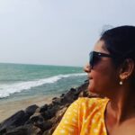 Lakshmi Priyaa Chandramouli Instagram - Sound of the waves... there is something about it. No? #oceantravel #allshadesofblue #soundofwaves #soundofwater #somethingsoothingaboutit #traveltheworld #getthattanon