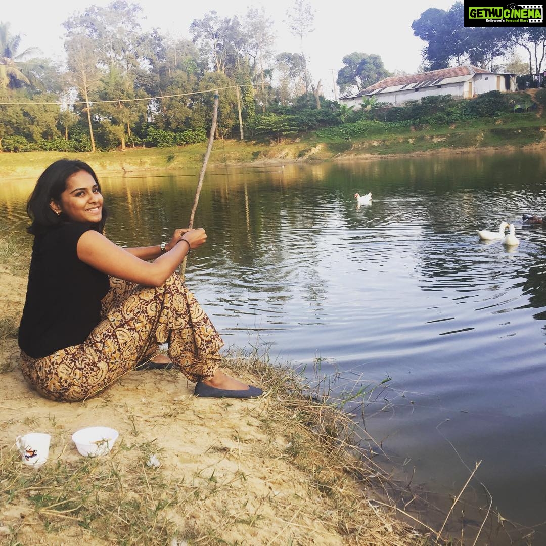 Lakshmi Priyaa Chandramouli Instagram - Fishing, feeding ducks, listening to birds, having Coorg coffee and snacking. That’s how I’m spending my evening. You? #happyme #nomadsranch #thisplaceisapieceofheaven #peace #love #Kodagu