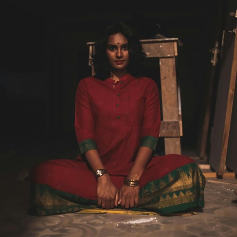 Lakshmi Priyaa Chandramouli Instagram - I can't stop looking at how stunning these photographs look. Just the lighting, the ambiance and the compositions. Every photographer has a something unique about them and my absolutely gorgeous @shalinivijayakumar_ is a story teller. She just finds stories in the lighting, in the frames and in the subject as well. She makes you absolutely at ease and then weaves her magic. Check our her work @cameraderie.photography! You are so talented Shaluma.. waiting to do more work with You!