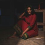 Lakshmi Priyaa Chandramouli Instagram - I can't stop looking at how stunning these photographs look. Just the lighting, the ambiance and the compositions. Every photographer has a something unique about them and my absolutely gorgeous @shalinivijayakumar_ is a story teller. She just finds stories in the lighting, in the frames and in the subject as well. She makes you absolutely at ease and then weaves her magic. Check our her work @cameraderie.photography! You are so talented Shaluma.. waiting to do more work with You!