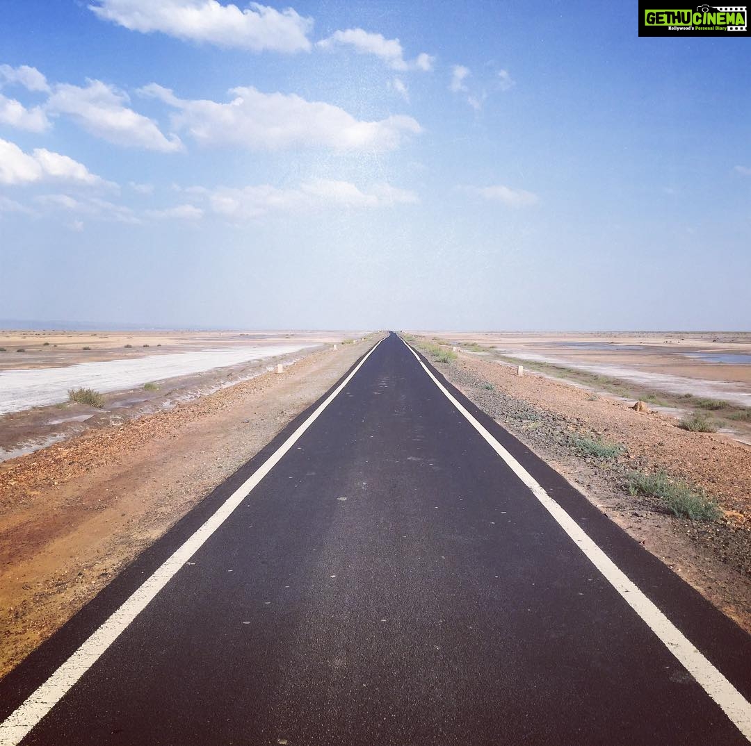 Lakshmi Priyaa Chandramouli Instagram - No clue where this road is taking me, but the journey is quite interesting I must say :) #travelgram #somethingaboutemptyroads #rannofkutch #kutchnahidekhatohkuchnahidekha #clearskies #Pakshi #desertheat White Rann of Kutch