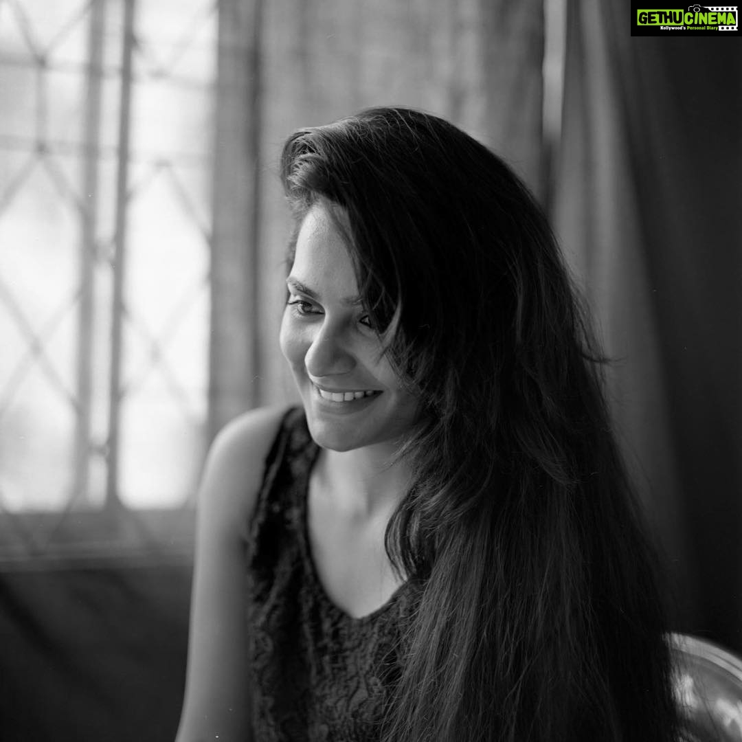 Lakshmi Priyaa Chandramouli Instagram - Clicked by @shashankjayaprasad I just cannot stop talking about what an awesome photographer he is. There truly is something about shooting in film and in black and white. Thank you Shashank for this :) #blackandwhite #filmphotography #shashankthemagician #actorslife #photoshoot #naturallight