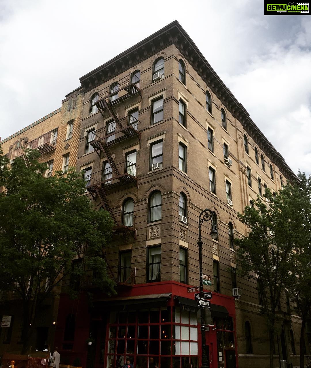 Lakshmi Priyaa Chandramouli Instagram - 40 Bedford Street! Of course I went there. For the love of F.R.I.E.N.D.S.!! #throwbacktuesday #friendsfanforlife #monicasapartment #illbethereforyouuuu #imissnyc #greenwichvillage