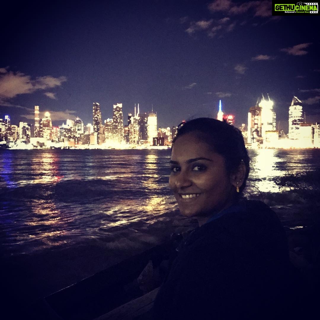 Lakshmi Priyaa Chandramouli Instagram - It's gonna take a very long time to get bored of the sight of the Manhattan skyline me thinks! What a pretty sight! #i❤️ny #manhattanskyline #weehawkenwaterfront #nightview #sobeautiful Weehawken Waterfront Recreational Park