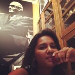 Lakshmi Priyaa Chandramouli Instagram - Eating strawberries, watching lectures and chilling with Mr. Strasberg!! #studentlife #leestrasberginstitute #strawberrylove #i❤️ny #learningnewthings #actingschool #becomingabetteractor The Lee Strasberg Theatre & Film Institute - New York