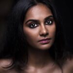 Lakshmi Priyaa Chandramouli Instagram - Happy last month of 'What the heck kinda year was this?', y'all! Also, because @lalitarraj is the best make up artist I know and also because @dramasawme is an amaze photographer they made me look like this. #throwback #Because #Workingwiththebest #December #ItsTheTimeToBe Jolly #Byebye2020 #GratefulForTheComfortsAmidstTheChaos #LookingFowardAlways