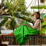 Lakshmi Priyaa Chandramouli Instagram – How about Monday morning greens instead of blues? Have a great week y’all! May all the things you’ve been working towards happen this week 🤗
📸 @pausemomentphotography
#AnotherWorkWeekBegins #MondayMorning #WorkMode #SmallNewBeginnings #Gratitude #BeThankfulForTheJob #WorkingHard #WorkingSmart #HappyMornings #Focus #GoGreen  #WhatsThePointOfHashtags