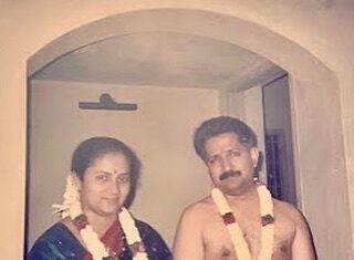 Lakshmy Ramakrishnan Instagram - 2004, august 22nd , on the day of ‘Grihapravesham’ of our villa in Coimbatore and after 2 years I did my debut in #Chakkaramuthu , age, and looks didn’t matter , willingness to experiment, work hard and preparedness to fail did the trick, I guess❤️ I was going thru menopause, and had severe joint pain, my weight added to it, my mood swings were in the worst form, but the creativity around me excited me and I got involved . Very important to keep the fire on guys, otherwise once the children are on their own , the vacuum shatters us.
